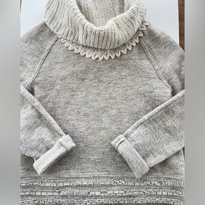 Anthropologie 100% wool Gray Turtleneck Sweater darling loose fit small women’s